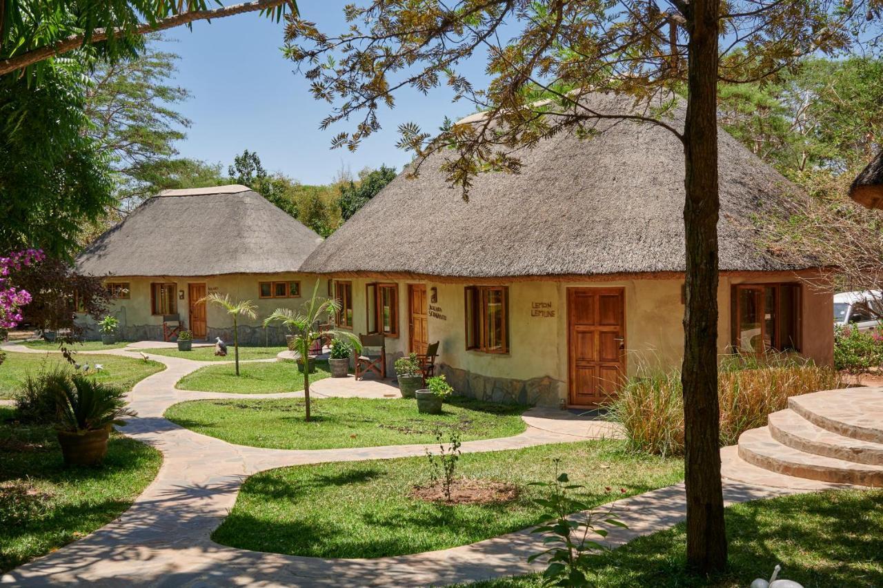 Wild Dogs Lodge Lusaka Exterior photo